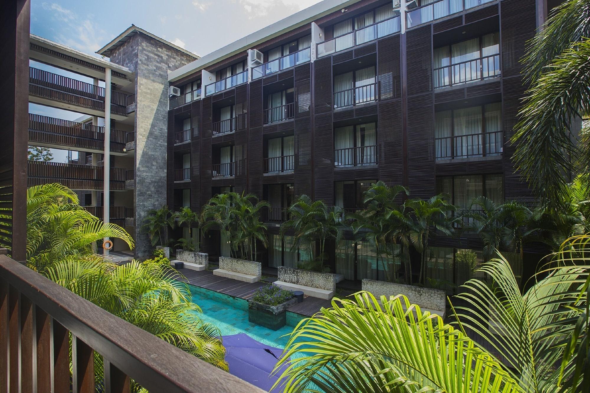 Hotel Le Grande Bali Uluwatu Zewnętrze zdjęcie The hotel's pool