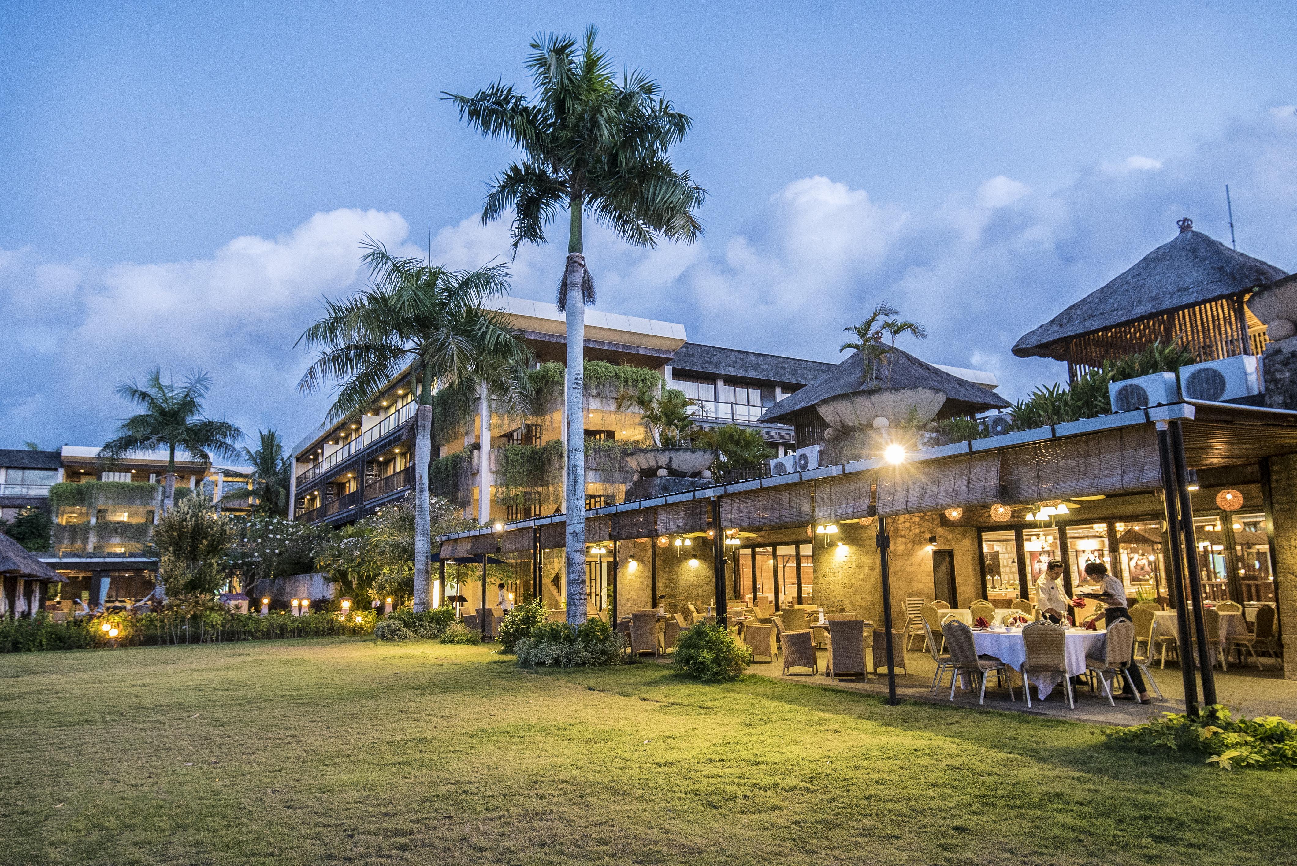 Hotel Le Grande Bali Uluwatu Zewnętrze zdjęcie The resort's main building