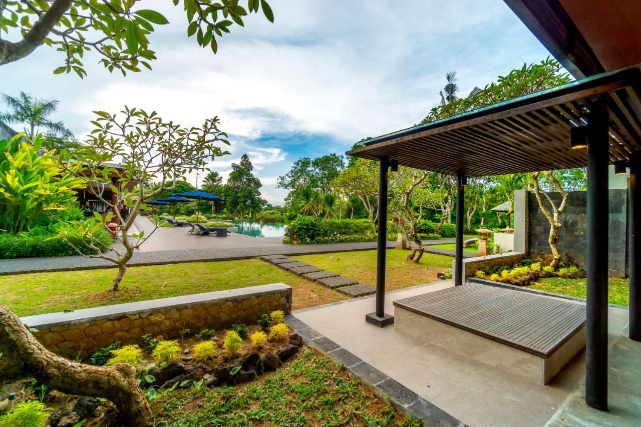 Hotel Le Grande Bali Uluwatu Zewnętrze zdjęcie The garden of the resort