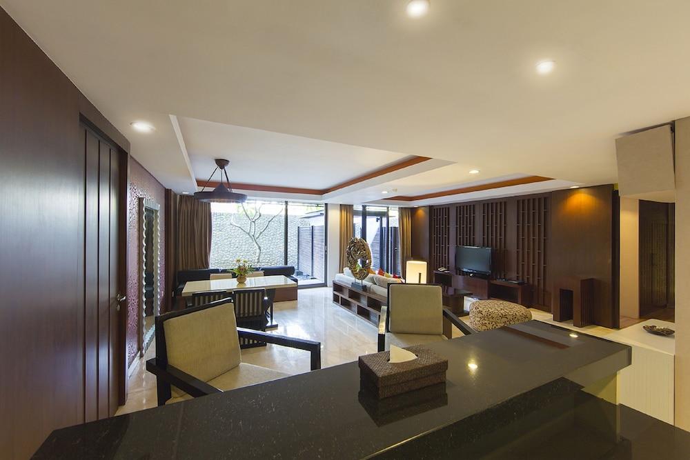 Hotel Le Grande Bali Uluwatu Zewnętrze zdjęcie A suite at the hotel