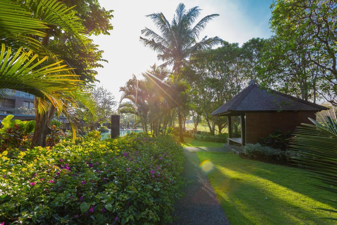 Hotel Le Grande Bali Uluwatu Zewnętrze zdjęcie The resort's grounds